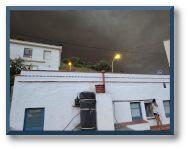 Verfallener
                  Schuppen auf dem Grundstück.